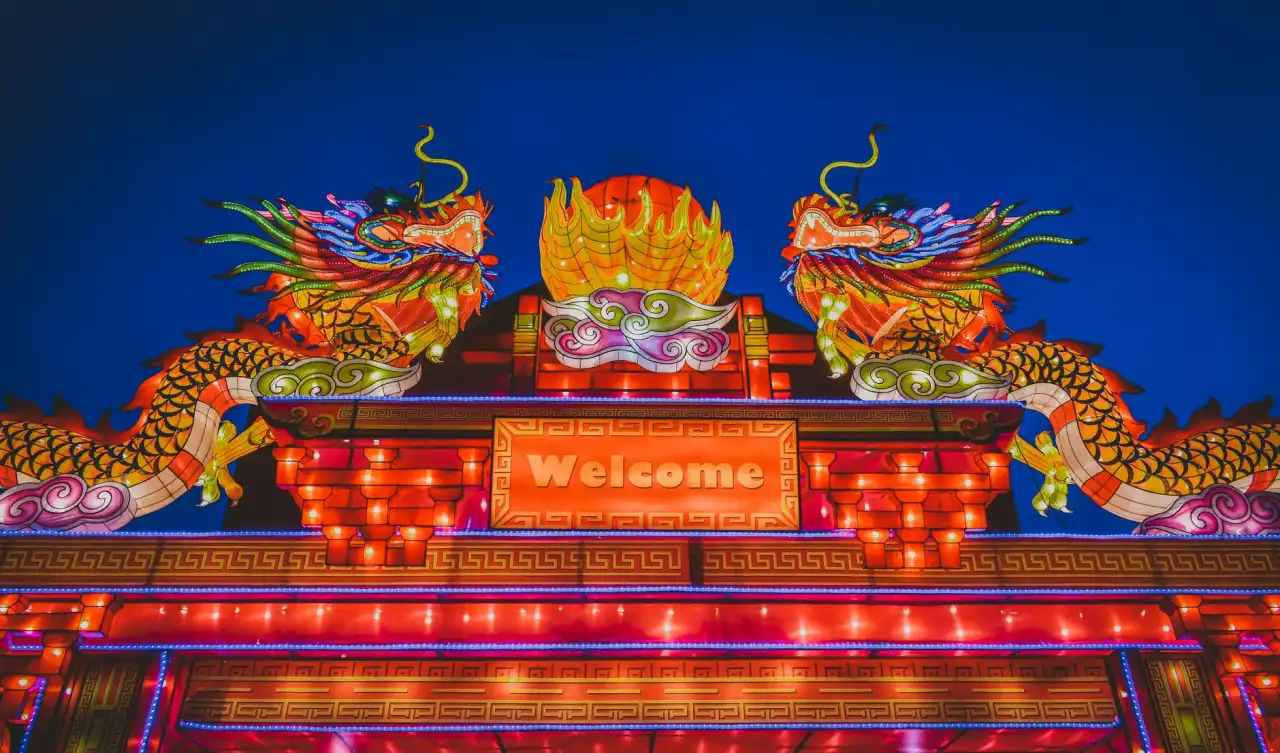 办公家具选购指南：如何根据办公环境匹配高品质文件柜与桌椅
