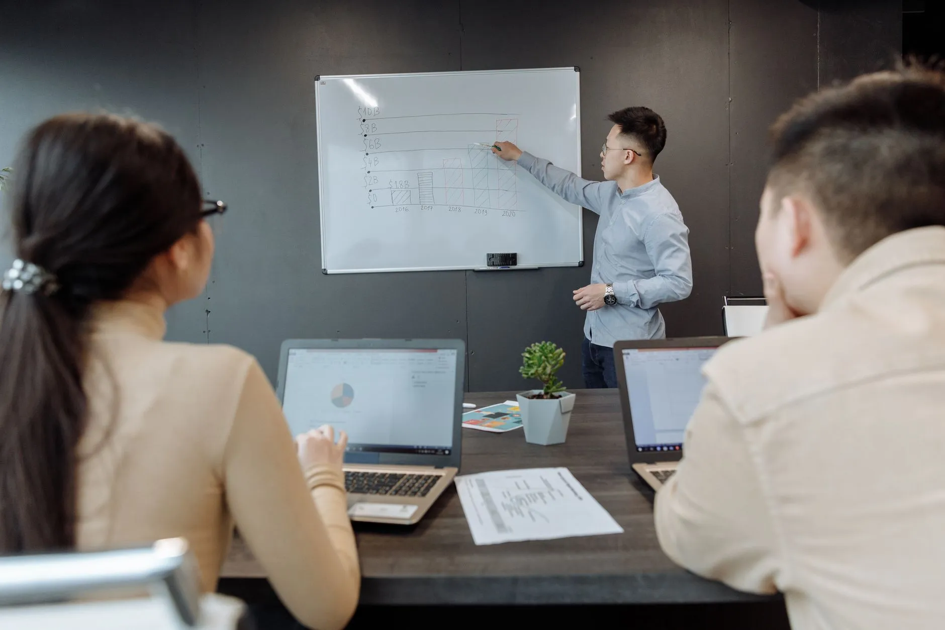 办公椅人体工学技术解析：提升员工工作效率的关键因素