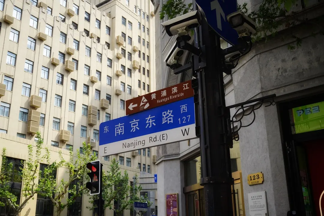 重庆办公家具采购指南：安云途文件柜与办公桌椅的搭配方案
